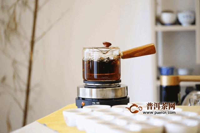 解惑茶鋪｜如何鑒別茶餅倉(cāng)儲(chǔ)？每天喝多少茶合適？新手入門(mén)？